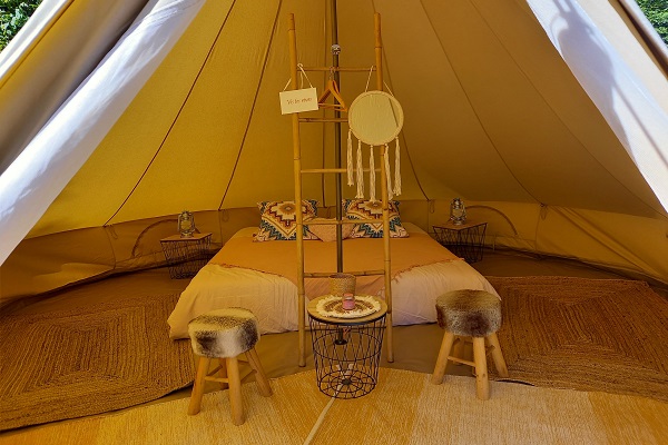 tentes tipis lodges nomades